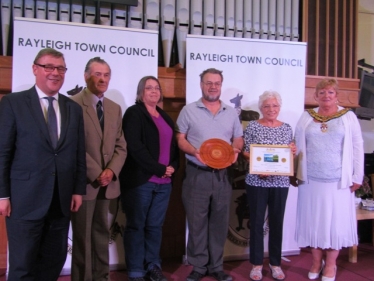 Mark Francois presenting the gold award to the team from Holy Trinity Church at this year’s Rayleigh in Bloom awards.