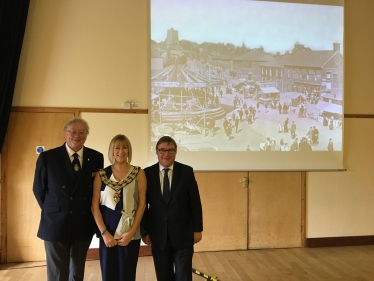 Mark Francois MP pictured with Chairman of Rayleigh Town Council, Councillor Carol Pavelin and Chairman of the Rayleigh Town Museum, Mike Davies, at his recent presentation of “Rayleigh through time”.