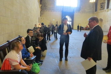 Mark Francois speaking with students from Castledon School following their visit